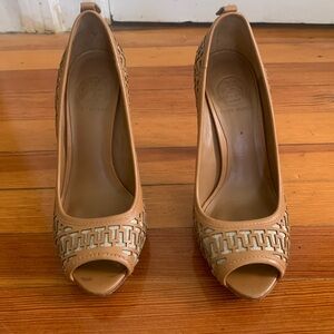 Selling Tory Burch high heels in good condition. Pet free home
